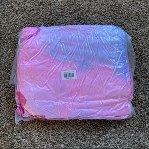 NEW Taylor Swift Lover Album Blanket - Picture 2 of 6